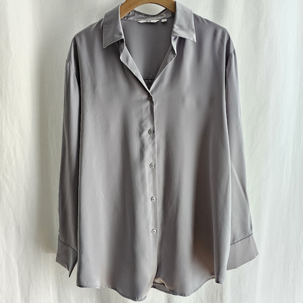 🇯🇵 Uniqlo Long Sleeve Grey Satin Button Blouse - Picture 8 of 16